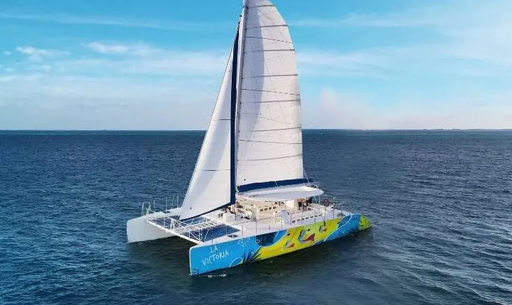 Paradisiacal catamaran to Isla Mujeres tour, includes open bar