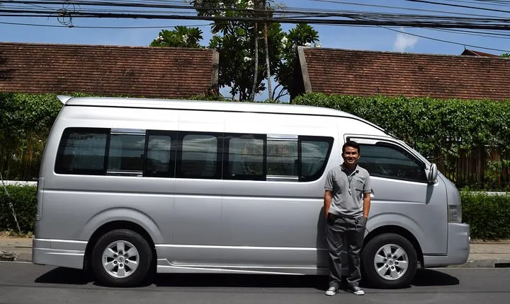 Private VIP Van rental with English speaking Tour Guide 8 hours in Chiang Mai