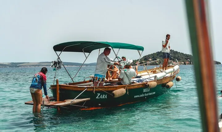 3 Island Swimming and Snorkeling Cruise with Prosecco