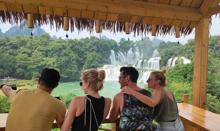 2-day Private tour to Detian waterfall and Mingshi from Nanning