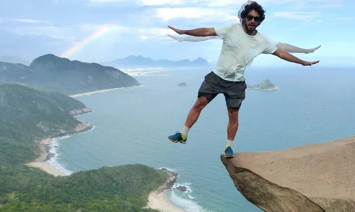 Pedra do Telégrafo Hiking & Relax in a Wild Beach