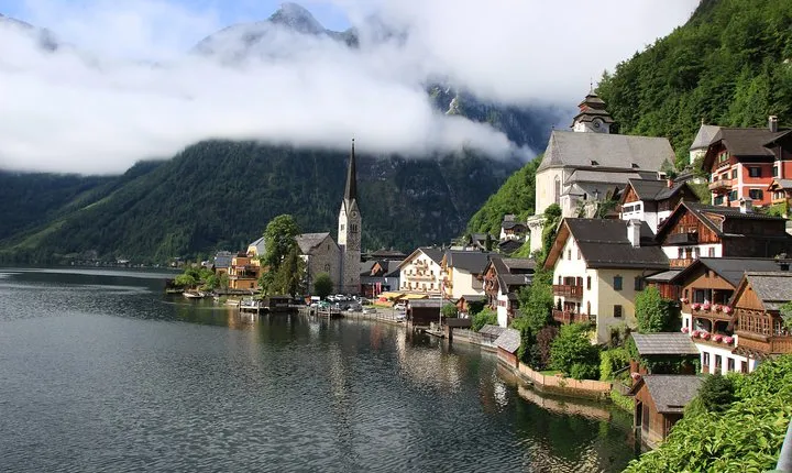 Alpine Hallstatt Day Trip from Vienna incl. Admont Abbey Visit