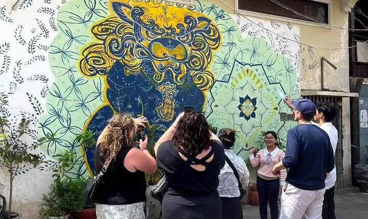 Morning Market and Street Art Tour, Including Breakfast and all Transport