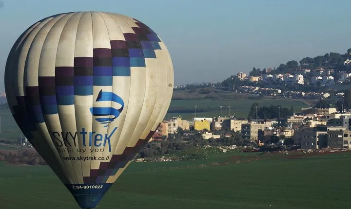 Hot Air Balloon Flight package! Champagne, morning snacks and crazy Souvenirs!