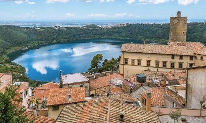 Day trip from Rome: Roman Castles and lunch - private tour