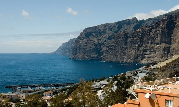 Tenerife Island Tour: Los Gigantes, Icod de Los Vinos & La Orotava