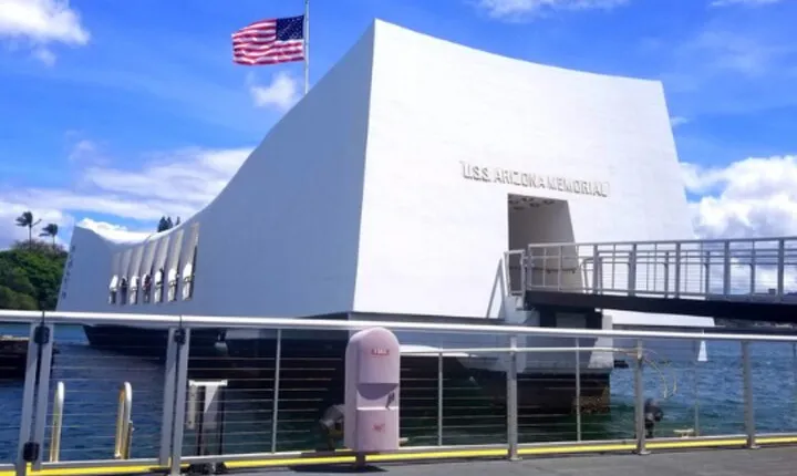Small Group Tour in Pearl Harbor and Downtown Honolulu
