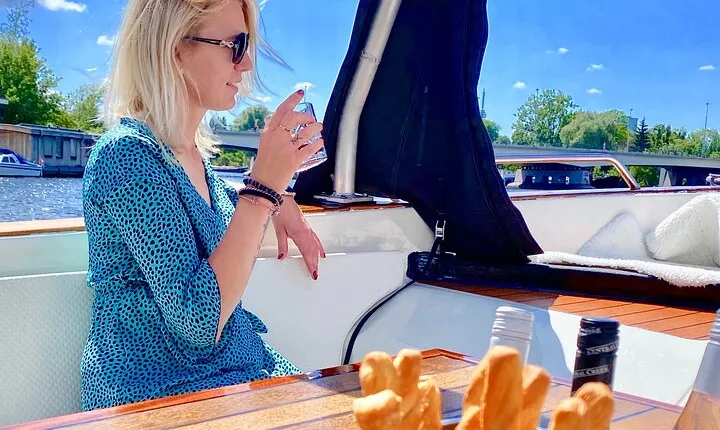 Amsterdam Small-Group Breakfast Morning Cruise 