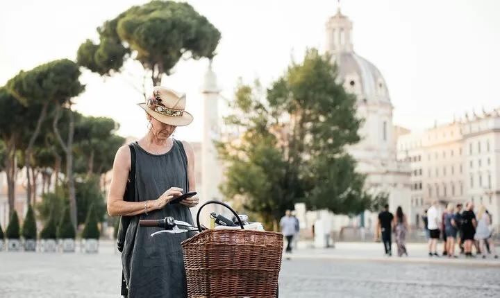 Elegant Portraits: Professional Photoshoot at Piazza Navona