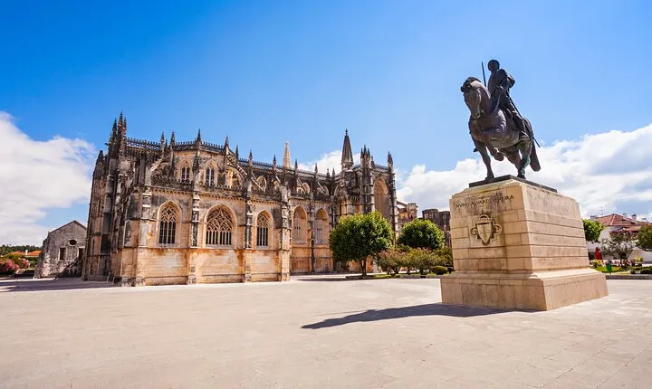 Tour Lisbon to Fátima, Batalha, Nazaré, Óbidos (Private, max 8)