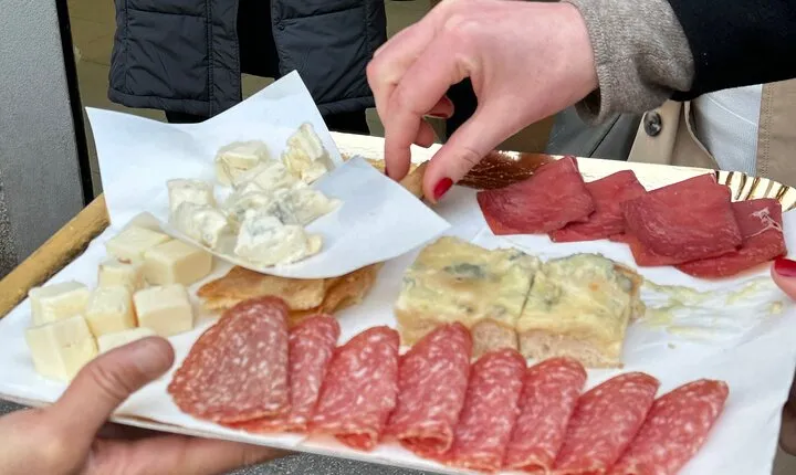 Eating Milan Street Food Tour with Guided Tasting and Sightseeing
