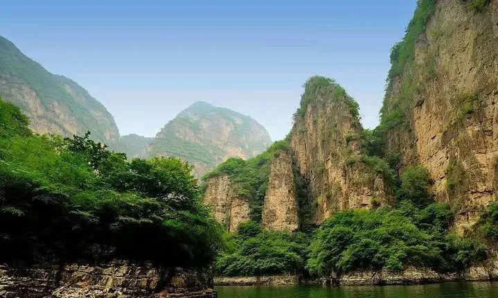 Private Transfer to Longqing Gorge and Guyaju Caves Excursion by English Driver