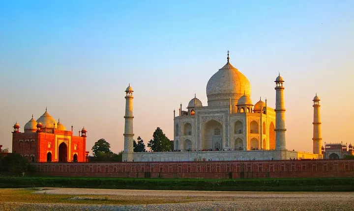 Agra: Taj Mahal, Agra Fort and Fatehpur Sikri Guided City Tour