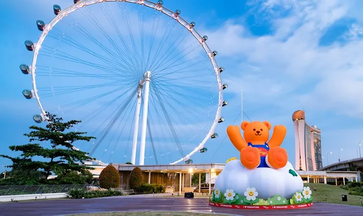 Wiggle Wiggle in the Sky Pass at Singapore Flyer