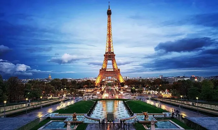 Two-hour Paris Tour including short walk and one hour Seine Cruise