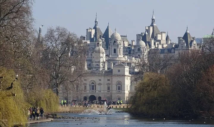 St James' & Mayfair - Private Tour of London's Royal & Aristocratic Villages