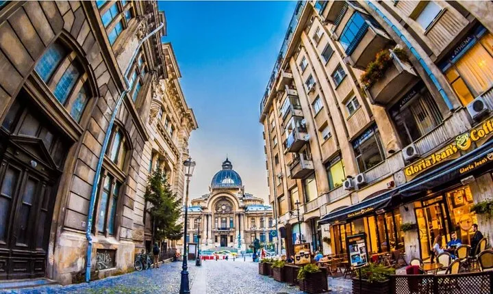 4h Bucharest Private Tour (2h by Car and 2h Walking in Old Town) 