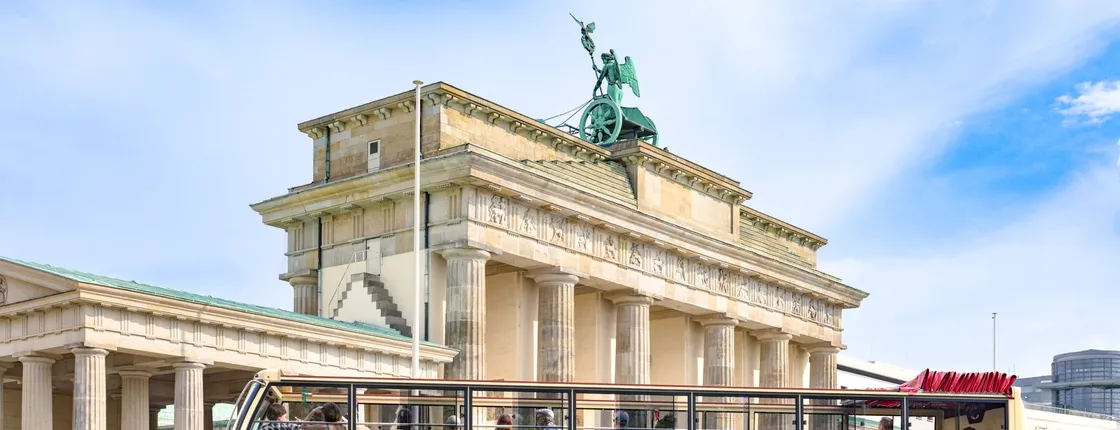 Hop-on hop-off tourist bus with 2 routes for 24 or 48 hours in Berlin
