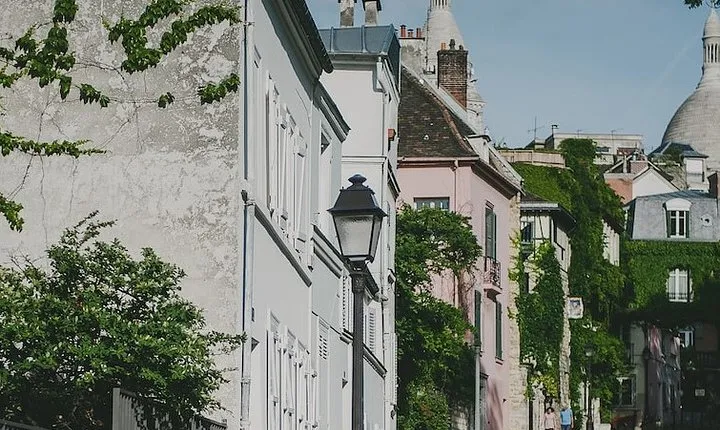 Montmartre's Secrets and Tastes in a Private Walking tour