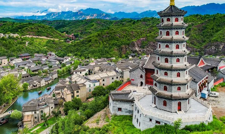Private Tour to Gubei Water Town and Simatai Great Wall with Cable Car and Lunch