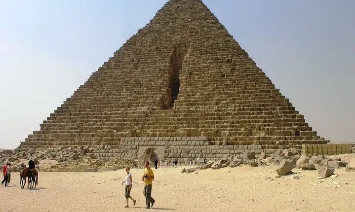 Giza Pyramids, Memphis and Sakkara Pyramids Private Tour in Cairo