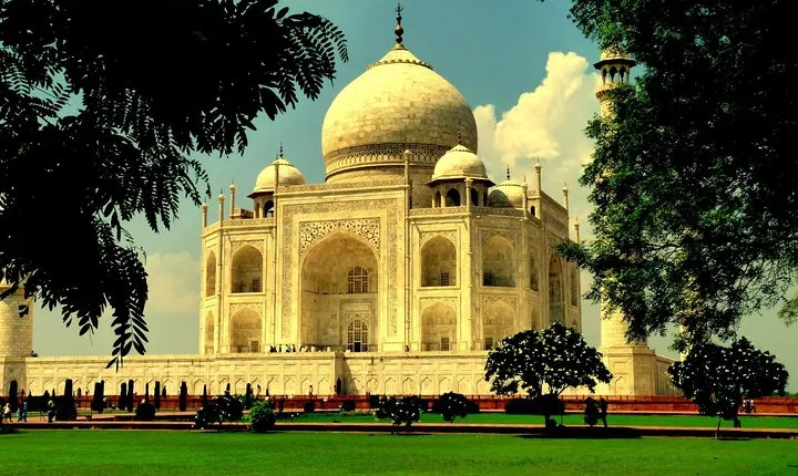 Taj Mahal Tour India By Train With Lunch And Entrance Tickets