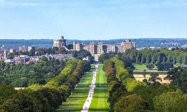 Layover Royal Windsor Private Tour from London Heathrow Airport 