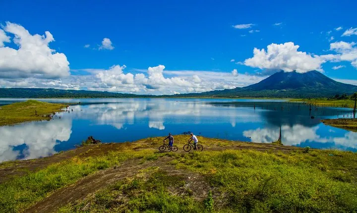 Biking Tour around Arenal Volcano and Lake