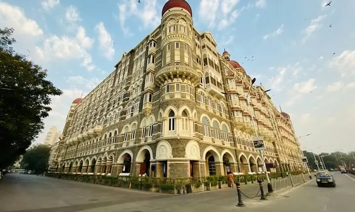 Private Half-Day Bombay Sightseeing Tour with Guide and Transportation