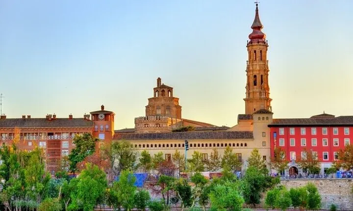 Zaragoza Must-See Attractions Private Walking Tour With A Guide