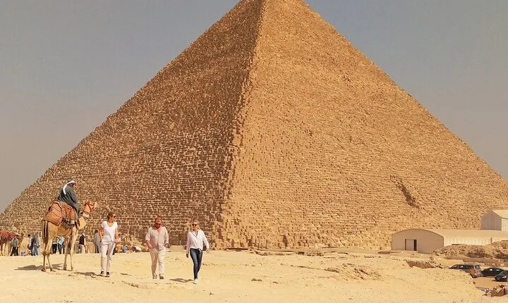 Full Day Egyptian Tour in Giza Pyramids and Museum