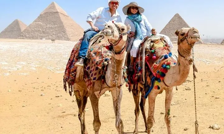 private tour to Giza pyramids Sphinx