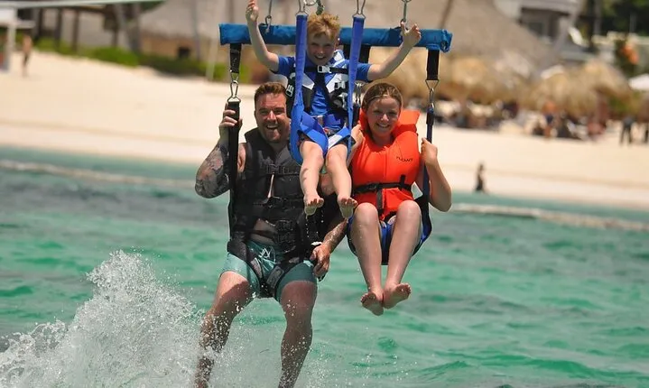 From Punta Cana: Amazing Activity Parasailing Hotel pickup