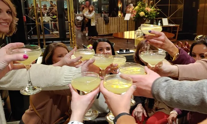 2-Hours Roaring 20s Premium Cocktail Walking Tour