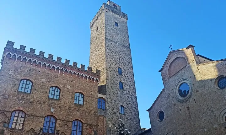 Wine tour in Chianti and visit of San Gimignano for small groups