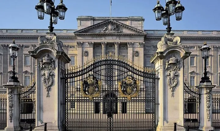 Buckingham Palace & Westminster Guided Walking Tour