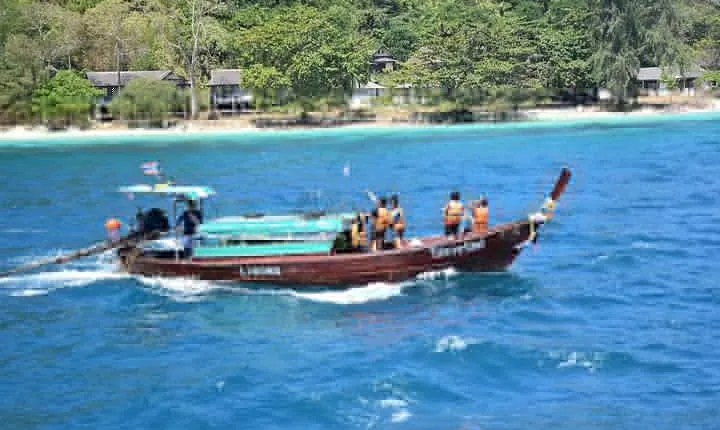 4 Island Tour to Emerald Cave by Longtail Boat from Koh Lanta