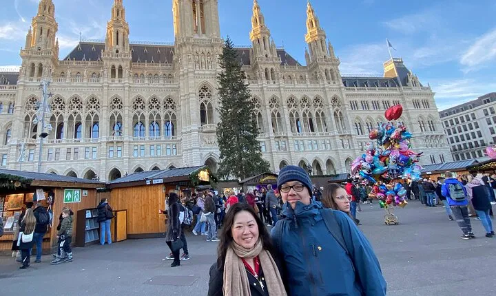 Budapest Christmas Markets and Highlights Tour from Vienna 2 days