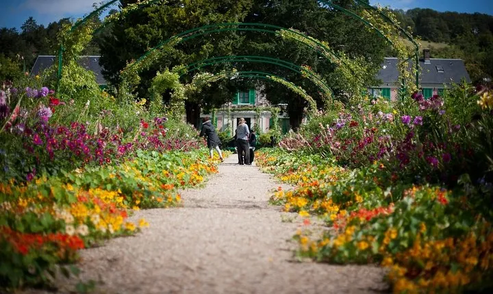 Guided tour Monet's house and gardens/small group