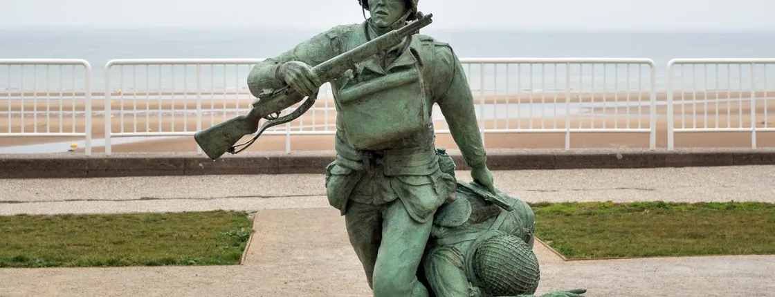 Small group excursion to the D-Day sites with lunch and minibus from Paris