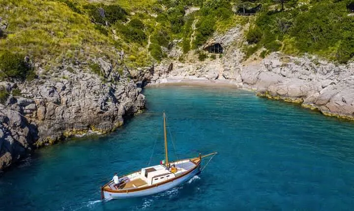 Half Day Private Cruise to Ieranto in Gozzo Hybrid