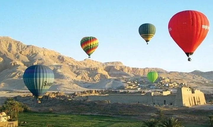 Sunrise Hot Air Balloon with Full Day Tour to the East and West Bank of Luxor