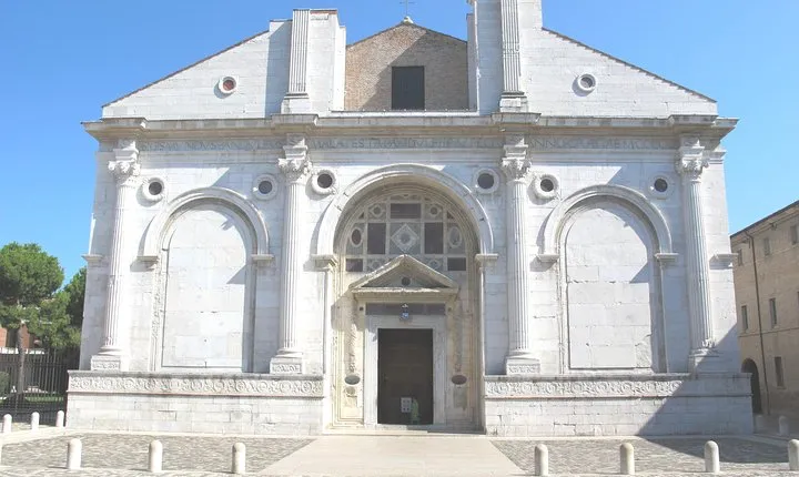 Semi-private Rimini Tour of City Highlights with Top-Rated Guide