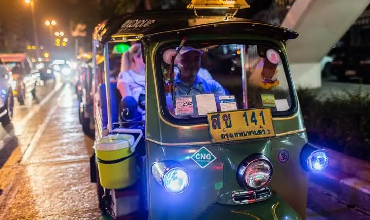 Bangkok by Night: Temples, Markets and Food Tuk-Tuk Tour