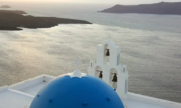 Private Oia Panoramic Scenes: Embrace the most picturesque village of Santorini!