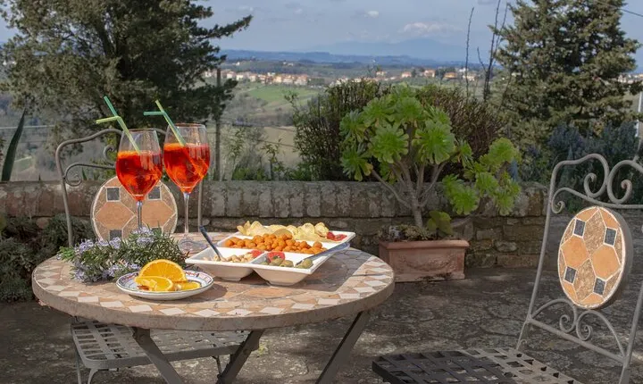 Hiking in Secret Chianti with Aperitivo