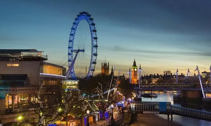 The Christmas Lights and Bites Tour