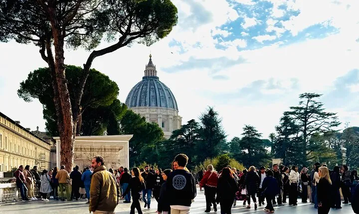 Private Tour: Skip-the-Line Museums & Sistine Chapel & Basilica