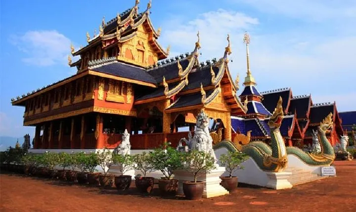 Bau Thong Waterfalls, Tea, and Wat Ban Den Private Tour
