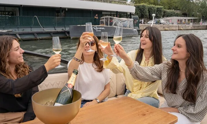 Paris Private River Cruise with Champagne from the Eiffel Tower
